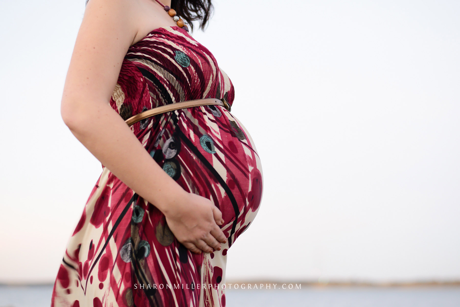 belly shot from a Grapevine Lake maternity session
