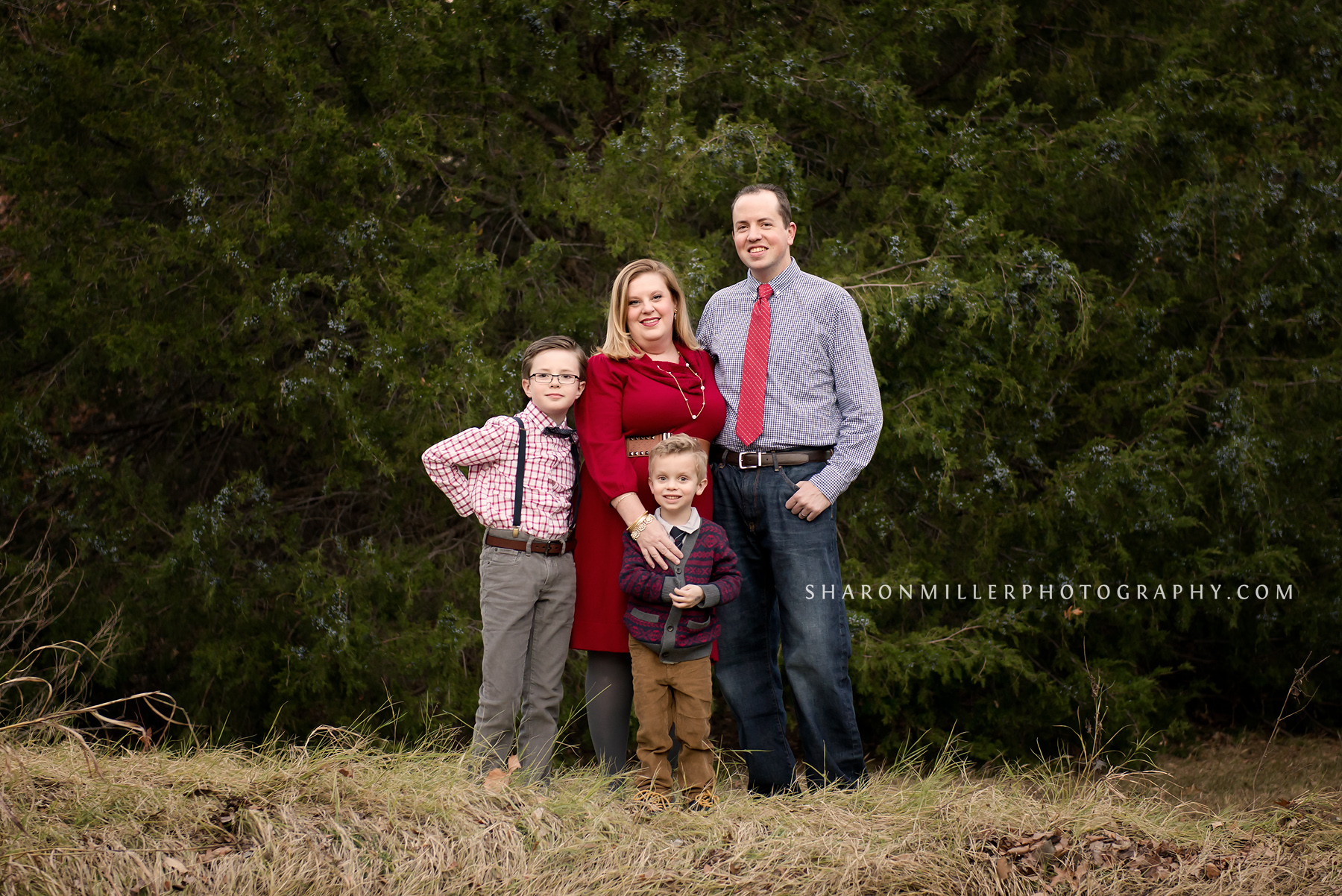stylish family portrait by Flower Mound family photographer Sharon Miller