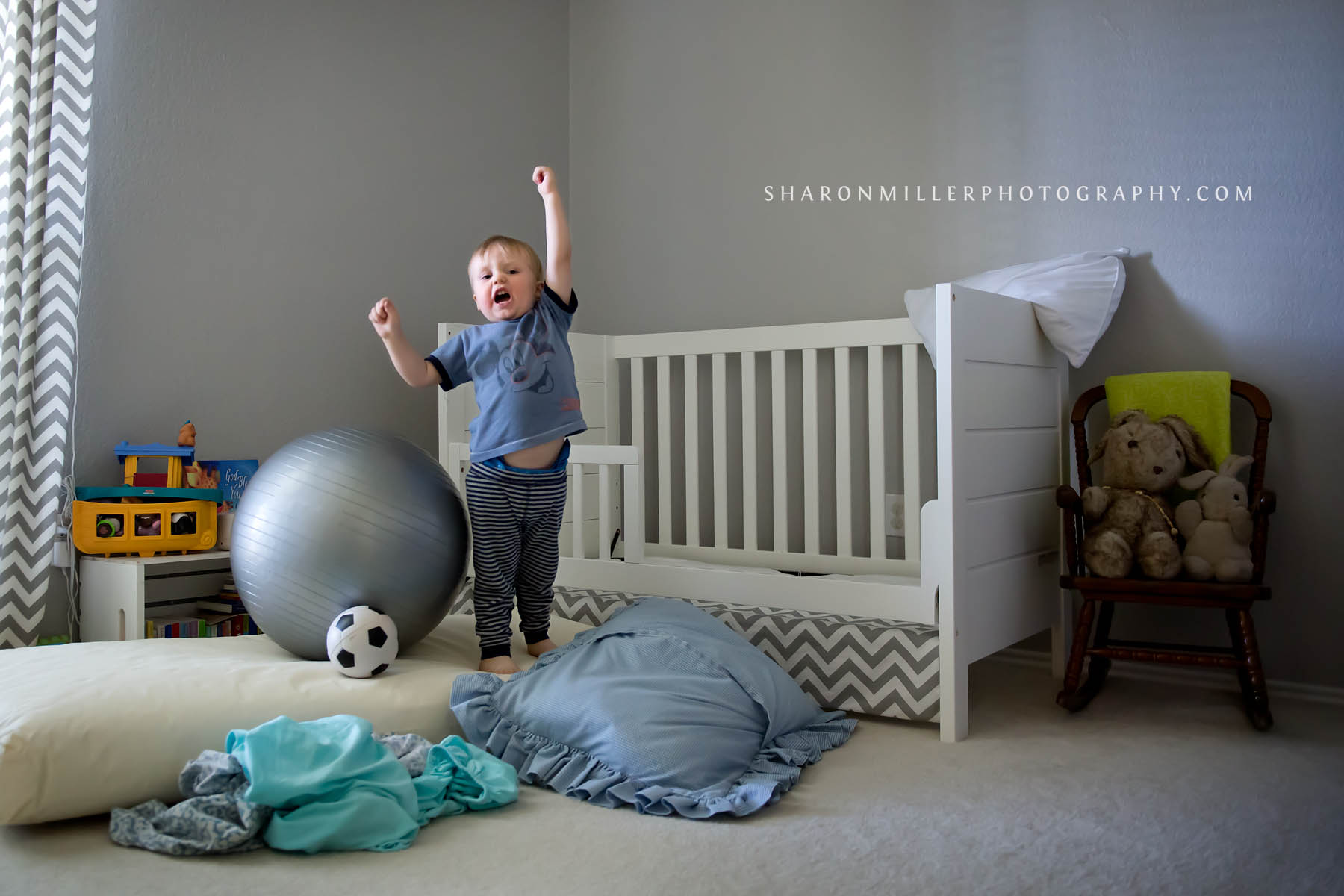 a mattress moved for laundry day provides a perfect stage for an impromptu concert; storytelling photography by DFW photographer Sharon Miller